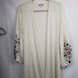 Eyeshadow Cream Cardigan with Bohemian Floral Sleeves